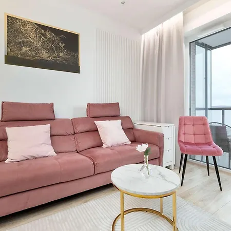 Elegant With Balcony And Underground Parking By Renters *