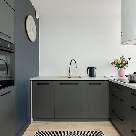 Elegant With Balcony And Underground Parking By Renters Apartment Gdansk