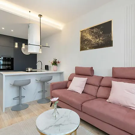 Lejlighed Elegant With Balcony And Underground Parking By Renters *