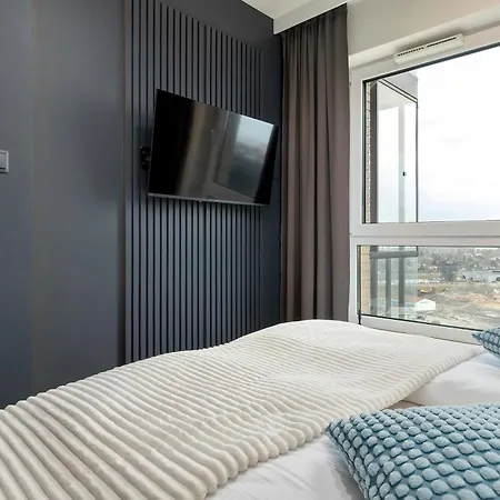 Elegant With Balcony And Underground Parking By Renters Lejlighed