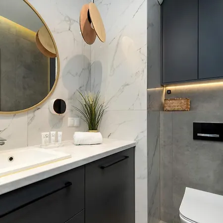 Elegant With Balcony And Underground Parking By Renters Gdańsk