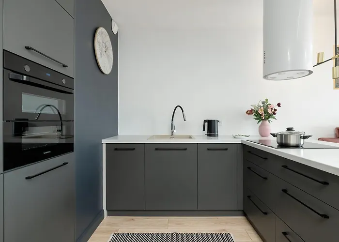 Elegant With Balcony And Underground Parking By Renters Apartment Gdansk