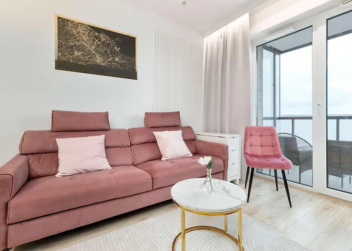 Elegant With Balcony And Underground Parking By Renters *