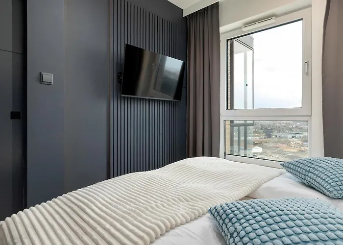 Elegant With Balcony And Underground Parking By Renters 아파트