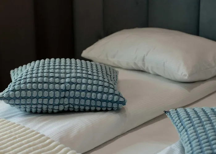 Elegant With Balcony And Underground Parking By Renters 아파트