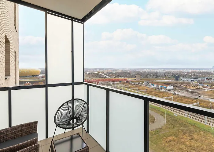 Elegant With Balcony And Underground Parking By Renters *