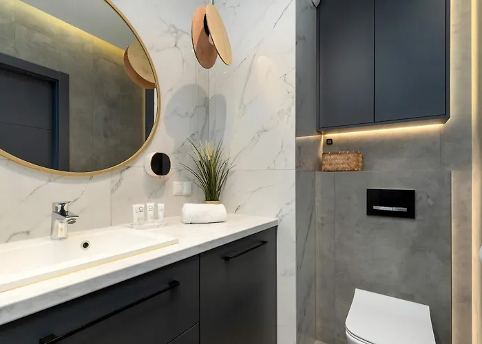 Elegant With Balcony And Underground Parking By Renters Gdańsk